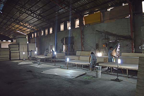 好色先生APP在线观看刮膩子加工車間